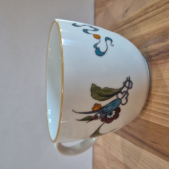 Floral Porcelain Teacup and Saucer Set - Picture 4 of 6